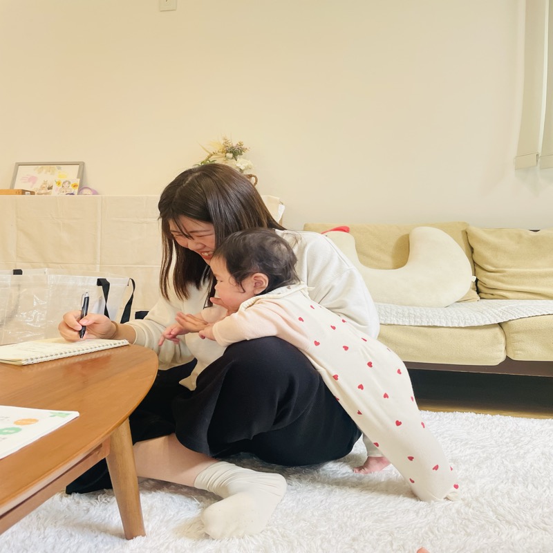 子育てしながら学ぼうとするママ